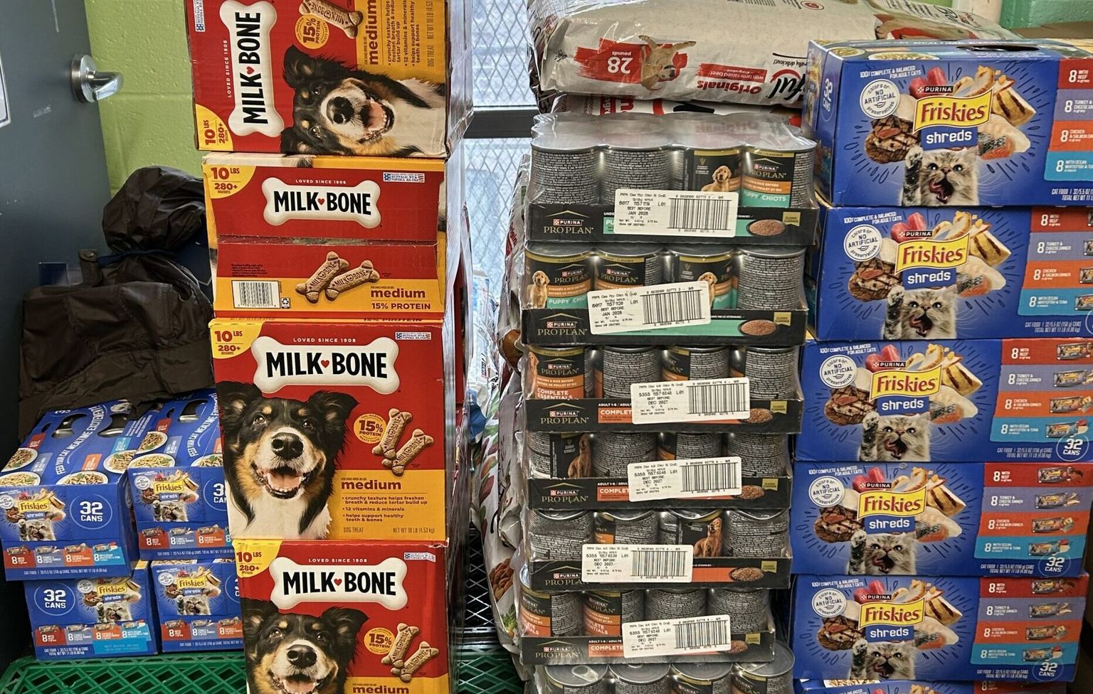 Pet food stacked